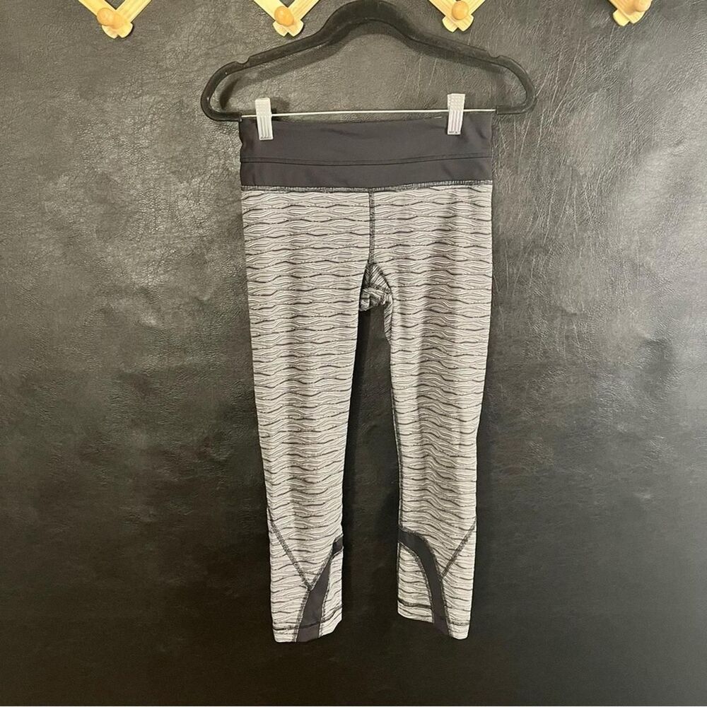 Lululemon Women's Grey and Black Leggings Size 4